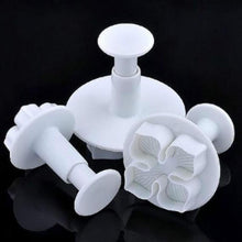 Load image into Gallery viewer, 3 Piece Set - Flower Shape Pastry Decorating Tools