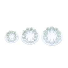 Load image into Gallery viewer, 3 Piece Set - Flower Shape Pastry Decorating Tools