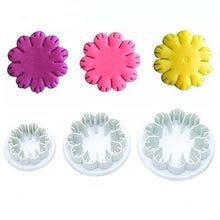 Load image into Gallery viewer, 3 Piece Set - Flower Shape Pastry Decorating Tools