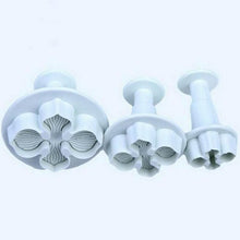 Load image into Gallery viewer, 3 Piece Set - Flower Shape Pastry Decorating Tools
