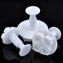 Load image into Gallery viewer, 3 Piece Set - Flower Shape Pastry Decorating Tools
