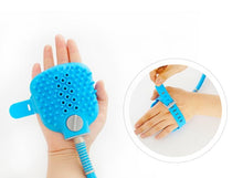 Load image into Gallery viewer, BrushClean - Shampoo Lather Glove Pet Bath Hose
